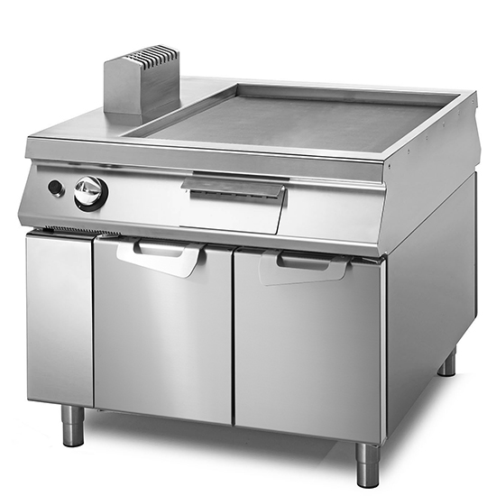 Fry-top gas liscio su vano con porte, comandi 2 lati